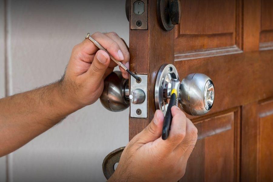 5 vanlige feil som en låsesmed i Fredrikstad kan hjelpe deg med å unngå